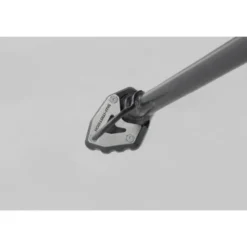 Base maggiorata per cavalletto laterale Nero/Argento. Triumph Trident 660 (21-).