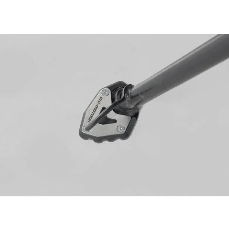 Base maggiorata per cavalletto laterale Nero/Argento. Triumph Trident 660 (21-).