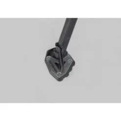 Base maggiorata per cavalletto laterale Nero/Argento. Triumph Trident 660 (21-).