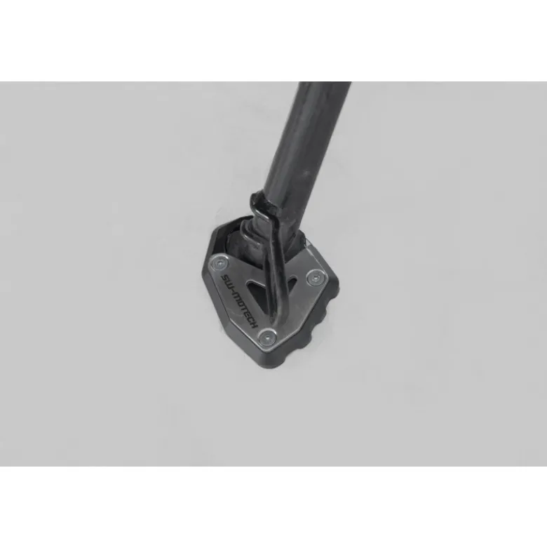 Base maggiorata per cavalletto laterale Nero/Argento. Triumph Trident 660 (21-).