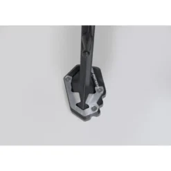 Base maggiorata per cavalletto laterale Sw-Motech Nero/Argento. Royal Enfi. Himalayan 450 (23-).
